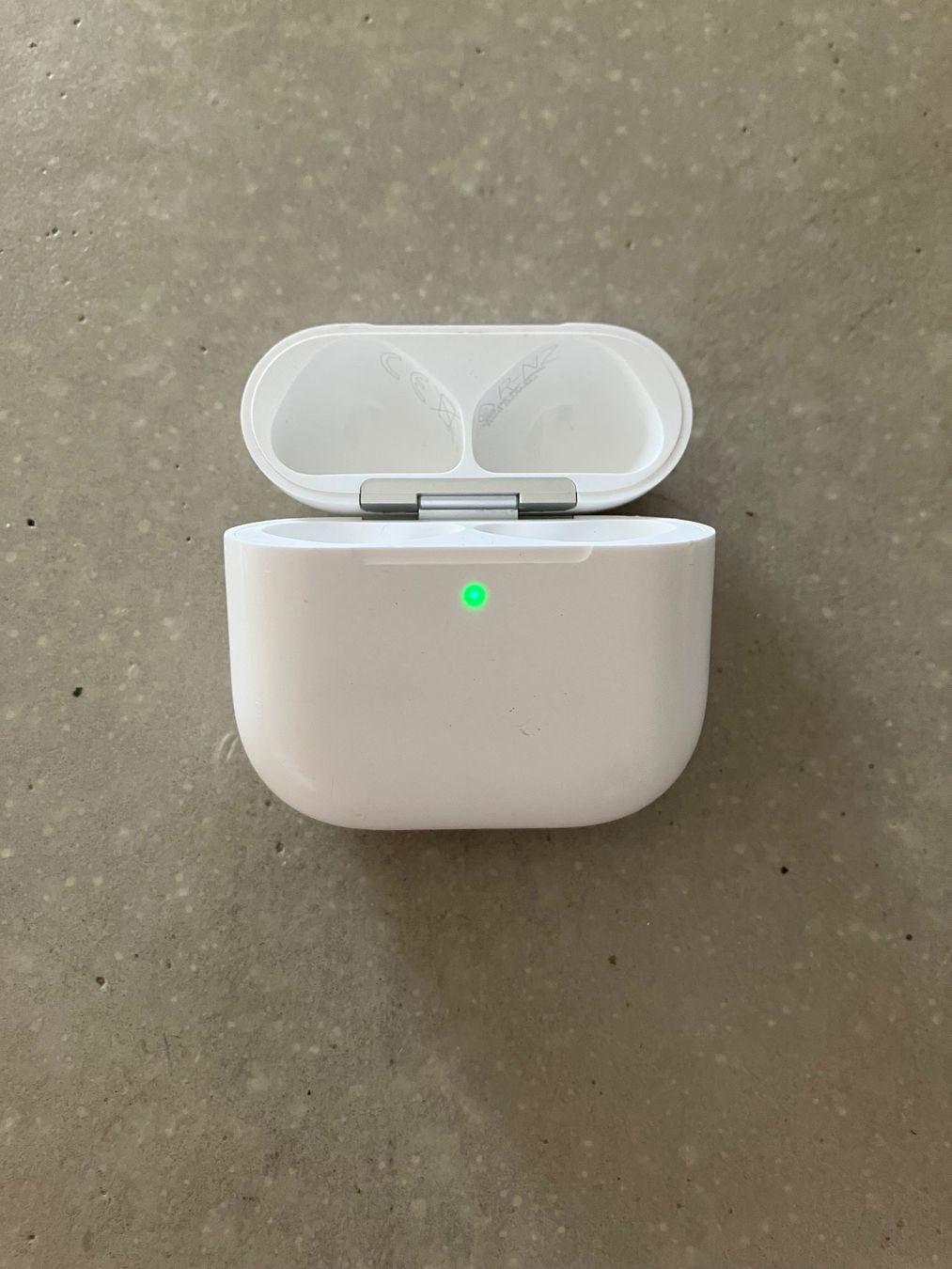 Apple Cuffie: APPLE AIRPODS 4 CASE ANC – Usato da Lausanne venduto da mr.v