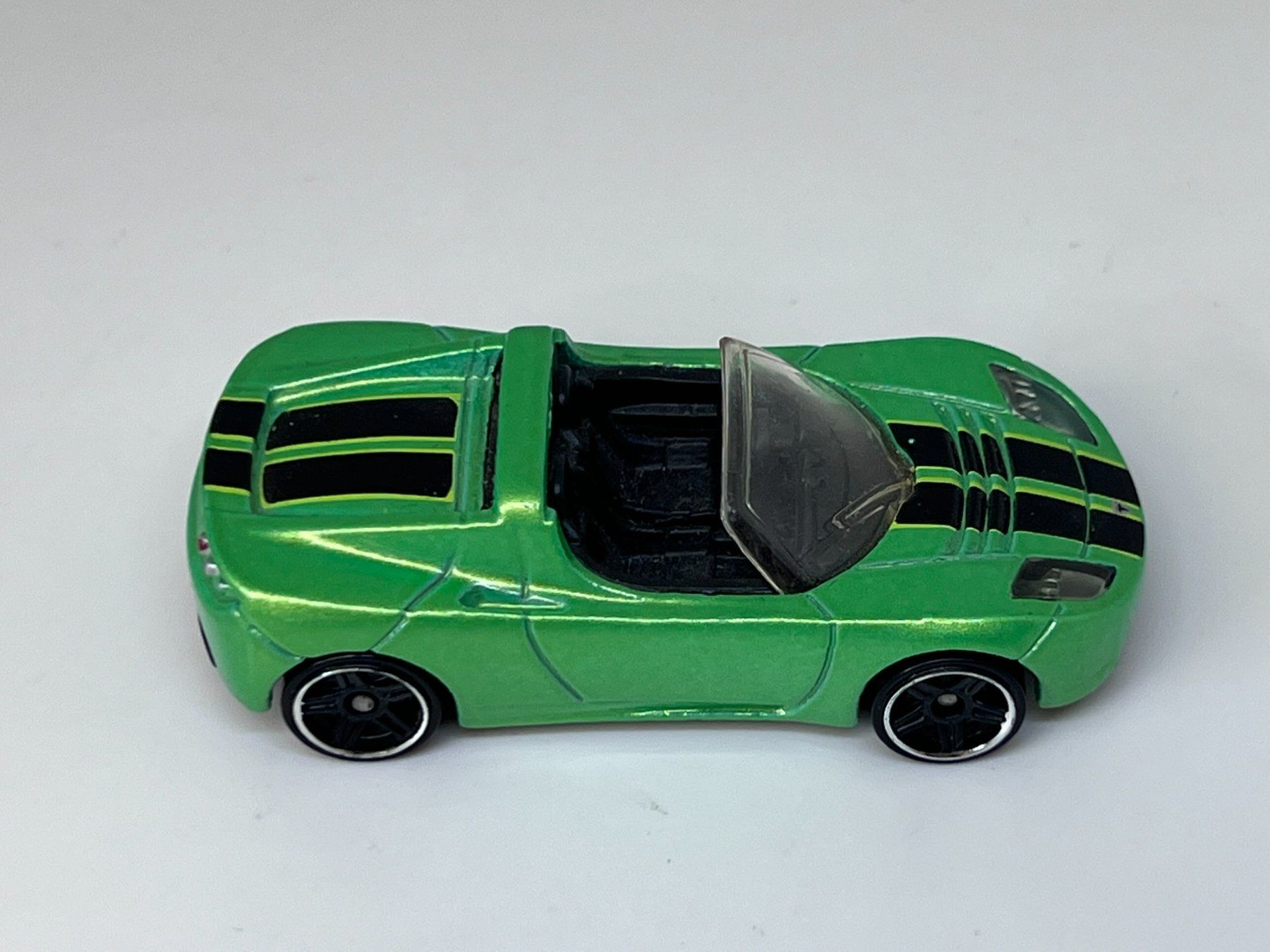 Hot Wheels Modellini d'auto: Hot Wheels 2008 Tesla Roadster #141 – Usato da Wildegg venduto da LaaBoutique 1