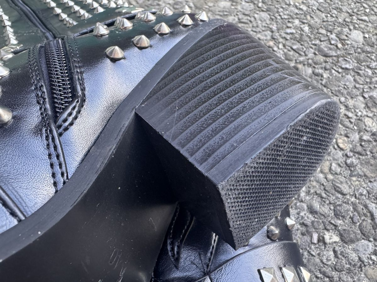 Damenschuhe: Kunstleder Stiefel mit Nieten – Gebraucht aus hendschiken von hippielfe 2