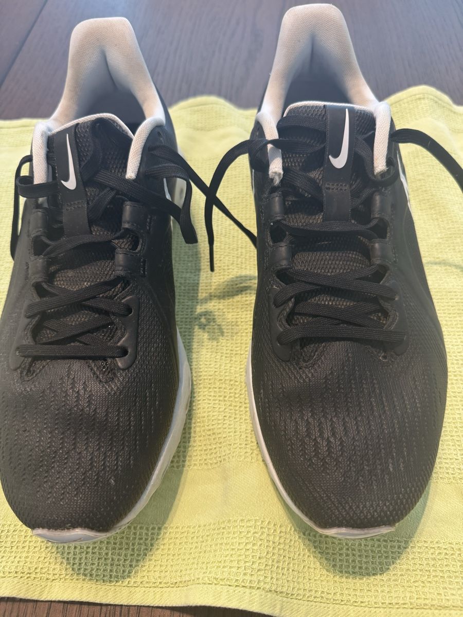 Nike Scarpe da uomo: Golfschuhe mit Stollen Gr. 42.5 – Nuovo (secondo la descrizione) da Rümlang venduto da G_Rohrer