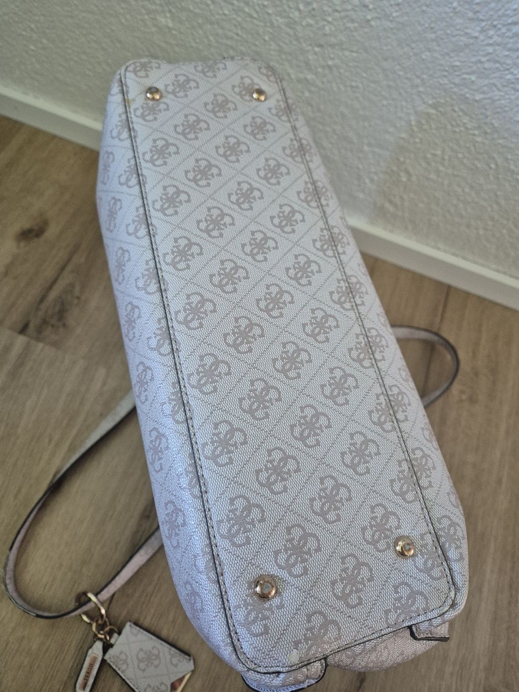 Guess Sacs femmes: Handtasche Guess – D'occasion à Oberriet SG par bae_2kbx 4