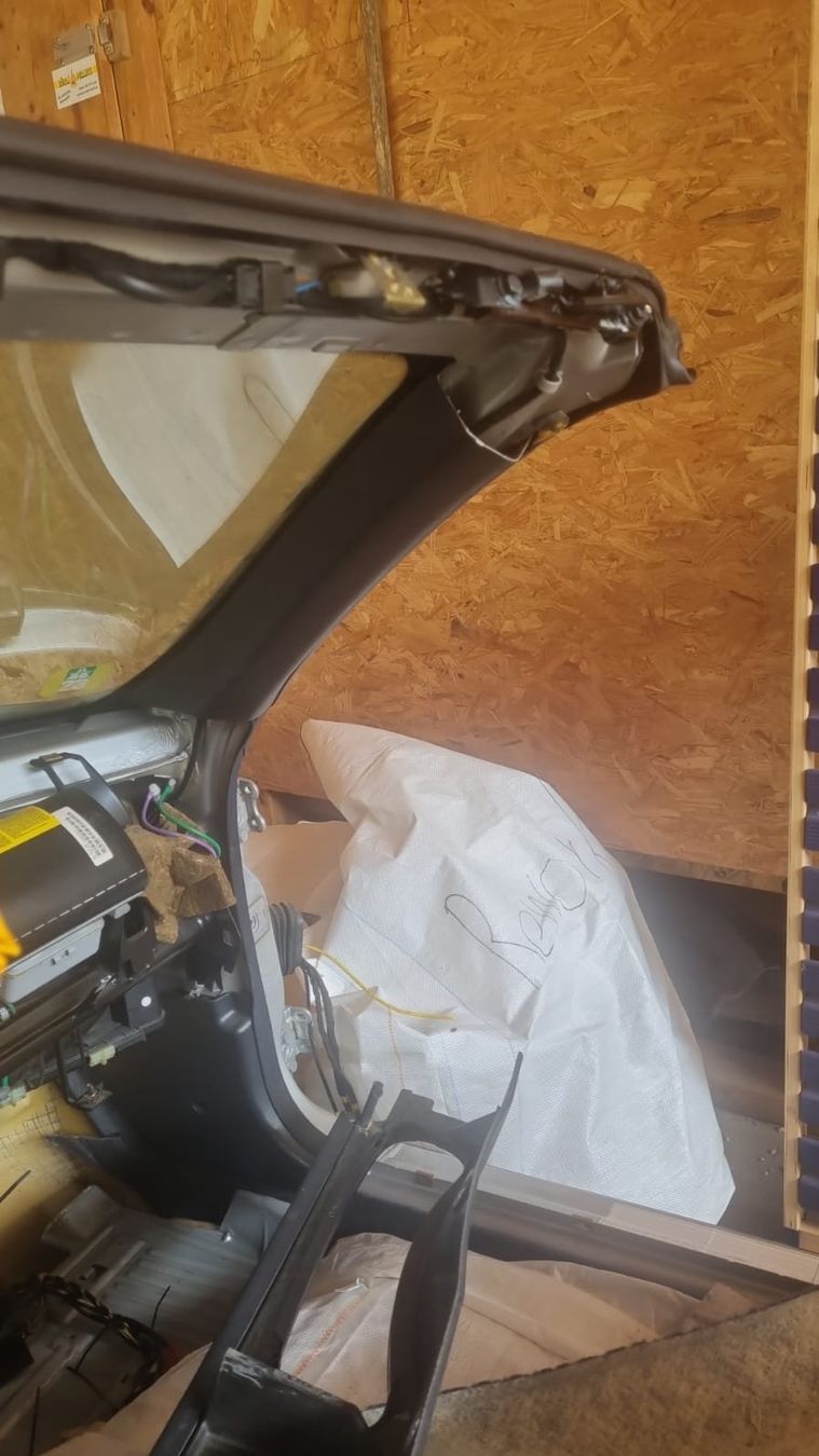 Mercedes-Benz Tutti pezzi di ricambio auto: SLK R170 Dach-, A-Säulenverkleidung – Usato da Zetzwil venduto da lor_2j9p 3
