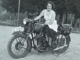 Altes Photo Motorrad New Imperial mit Schweizer Kennzeichen 