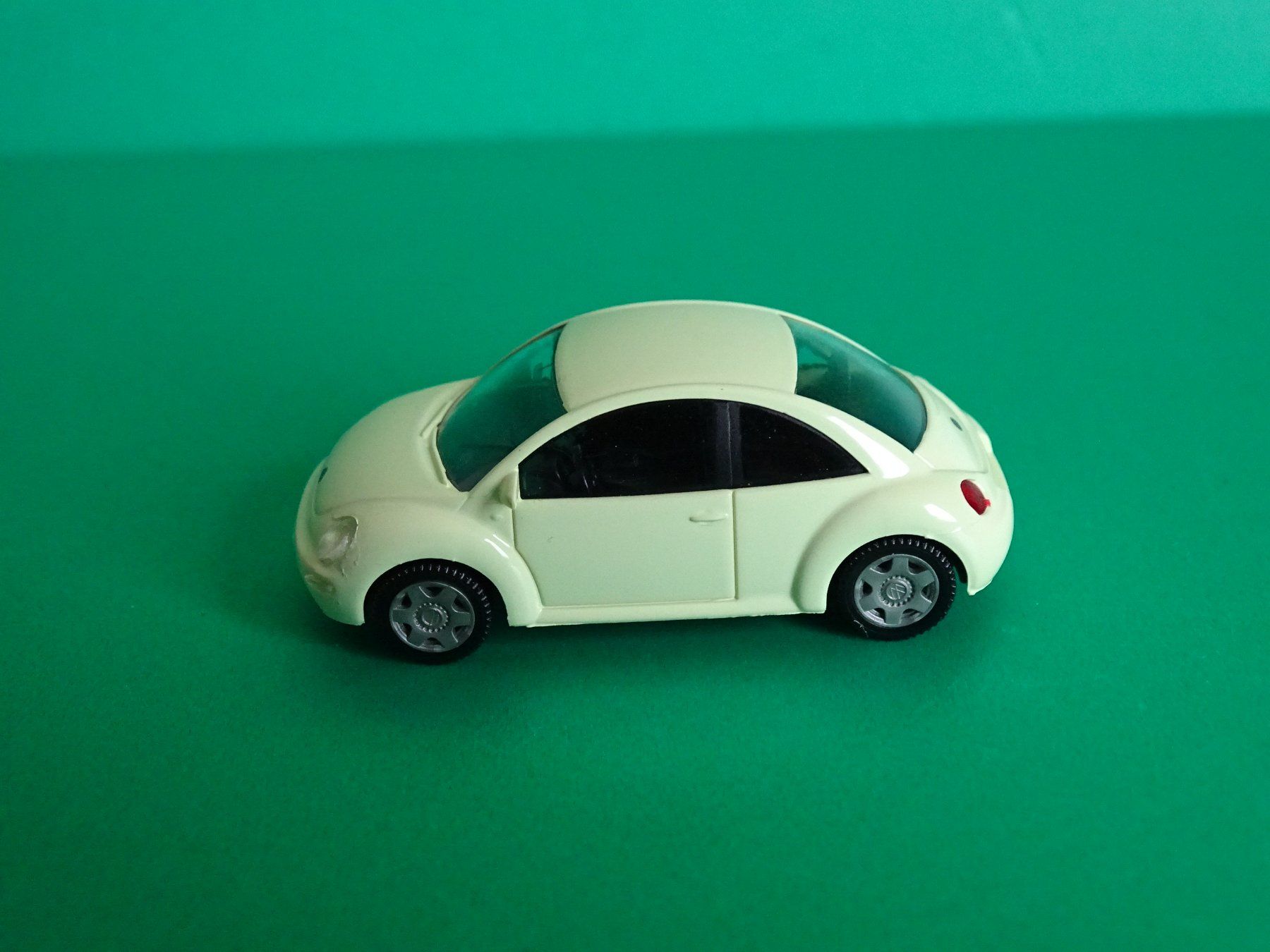 Wiking Modellini d'auto: VE Beetle von Wiking 1/87 – Usato da Bretzwil venduto da Meex 2