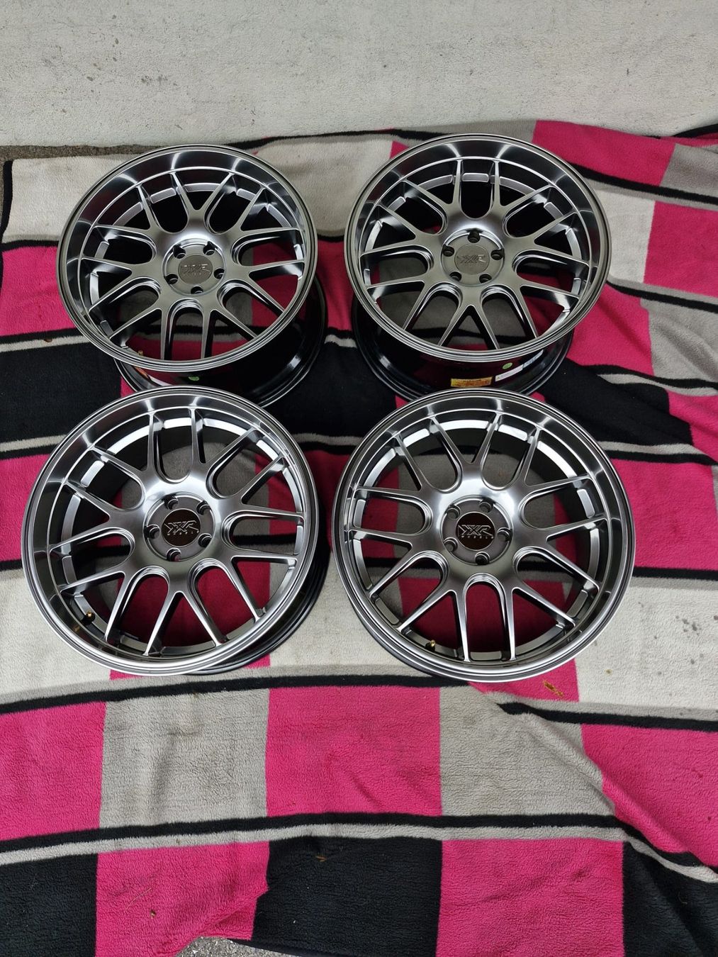 Volkswagen Cerchioni: Leichtmetallfelgen VW Golf 4 – Usato da Homberg b. Thun venduto da gehko
