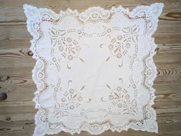 Wunderschöne Stickerei Tischdecke Spitze Vintage 130x130cm