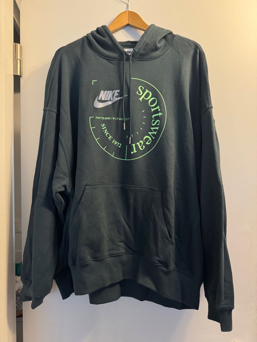 Nike Pullover & Sweatshirts: Nike Hoodie Oversized – Gebraucht aus Obfelden von cesarina10 2