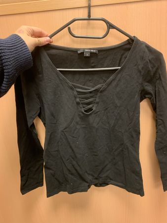 Haut noir décolleté croisé