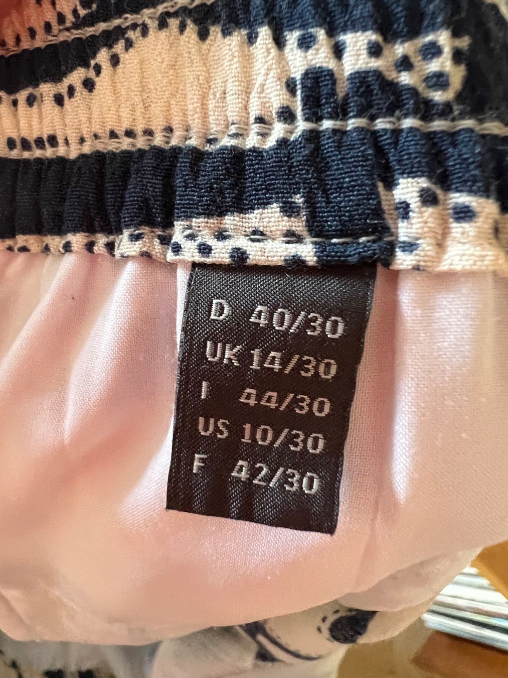 Esprit Pantalons: Hose bunt Esprit 40 – D'occasion à Biel/Bienne par Girasole232 4