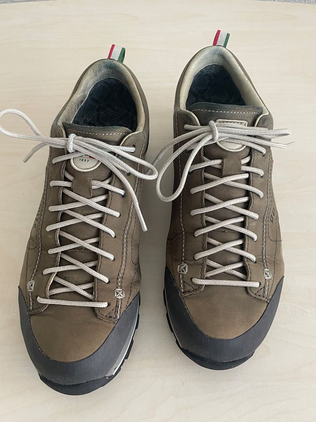 Dolomite Scarpe da uomo: Dolomite Karakorum Halbschuhe Leder Vibram Gr. 42 – Usato da Zug venduto da Cry71
