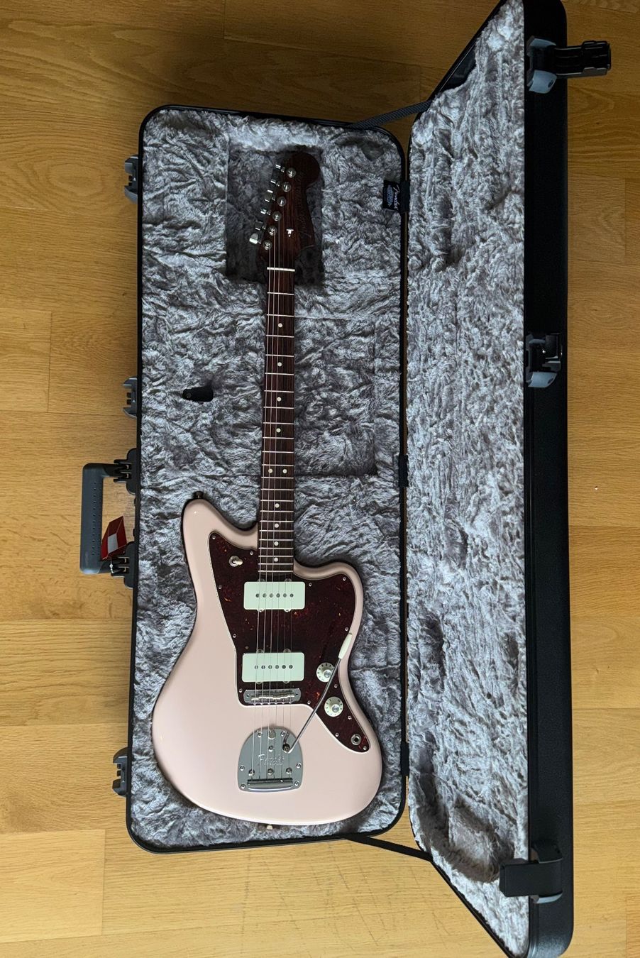 Fender Instruments de musique: Fender American Professional Jazzmaster Shell Pink LTD – Neuf (Voir description) à Origlio par sto_2pxf