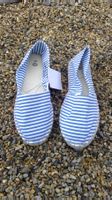 Chaussures/Espadrilles à rayures en tissu Blanc/bleu NEUF