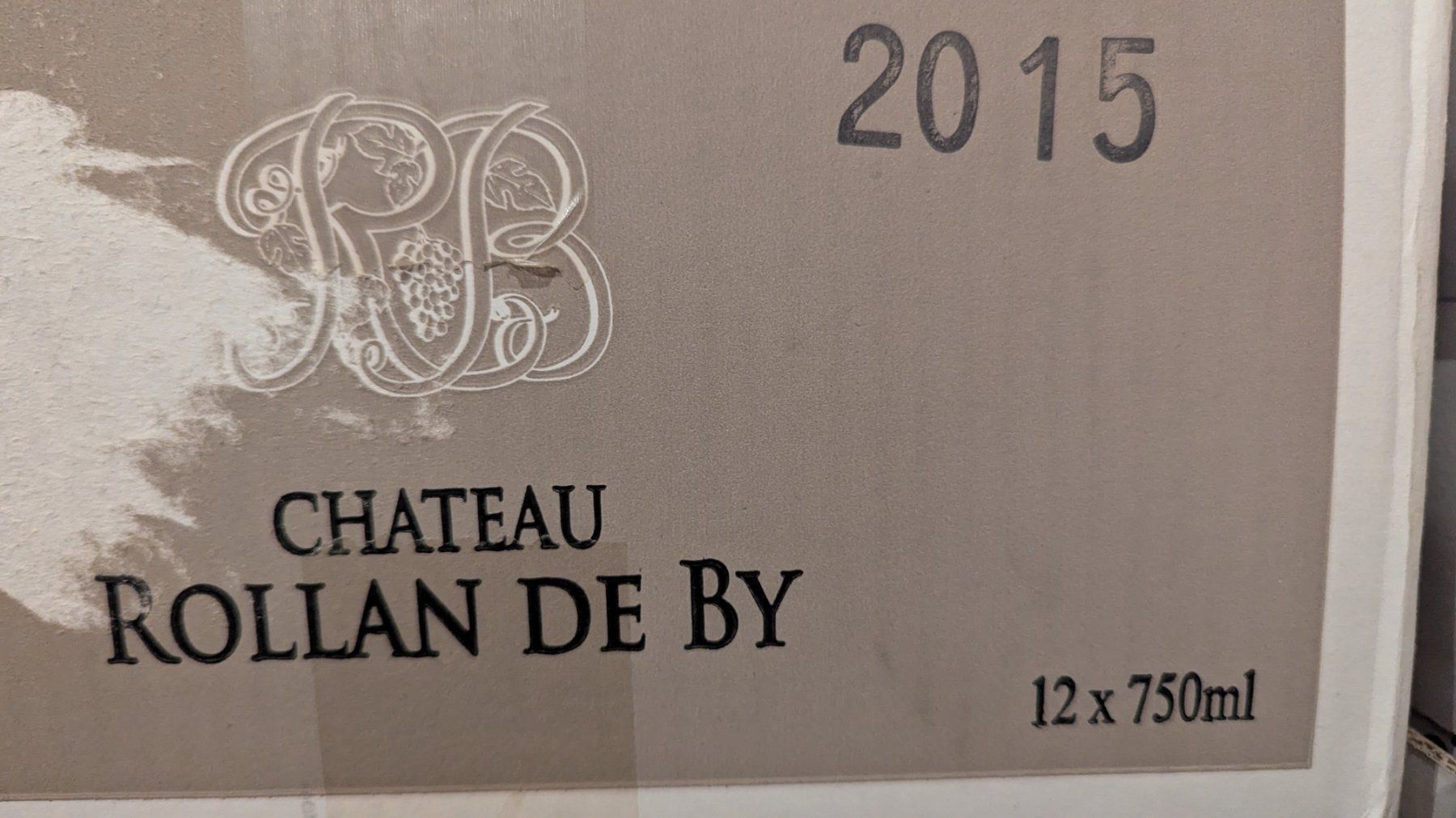 Vino: Domains Rollan de By Medoc 2015 12x75cl – Nuovo e nell'imballaggio originale da Root venduto da Wollis