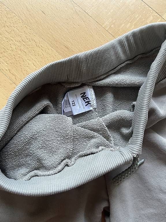 Pantaloni: Stoffhose, Trainerhose – Usato da Luzern venduto da StephanieM84 1