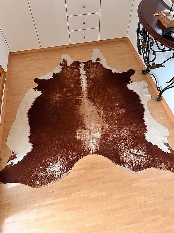 Tapis: Kuhfell  – D'occasion à Faoug par hkxyz01