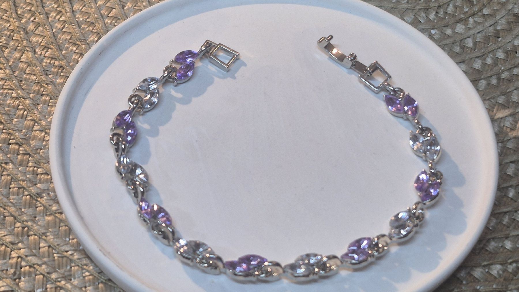 Armbänder & -reifen: Bracciale metallo argento con pietre viola e bianche – Neu (gemäss Beschreibung) aus Giubiasco von Stefaniav 1