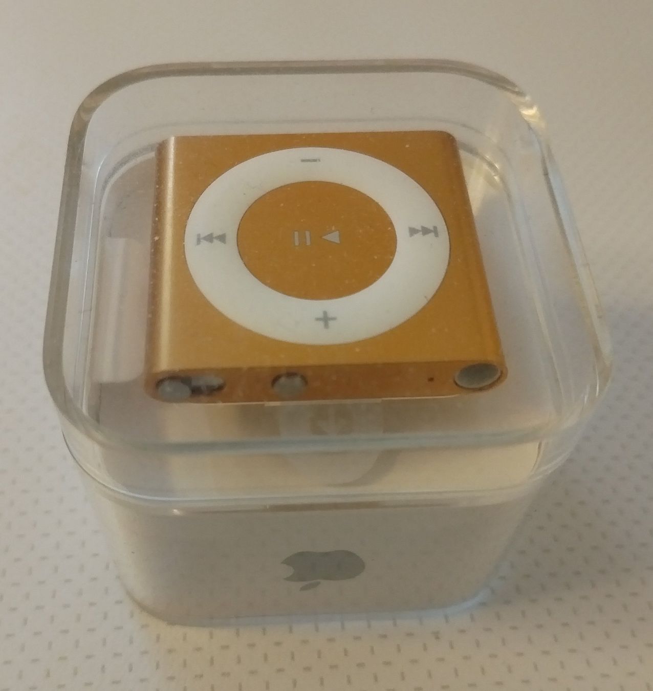 Apple Lettore multimediale portatile: iPod Shuffle Or, 4e génération – Nuovo (secondo la descrizione) da Genève venduto da drxingj 1