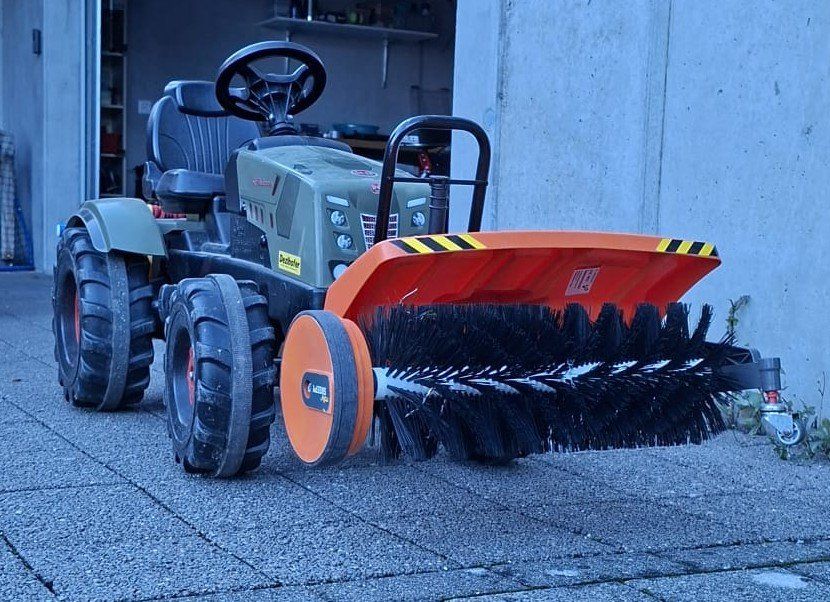 Rolly Toys Veicoli per bambini: Trettraktor, Bürste, Seilwinde & Schubkarre – Usato da Bichwil venduto da Lloyd007 1