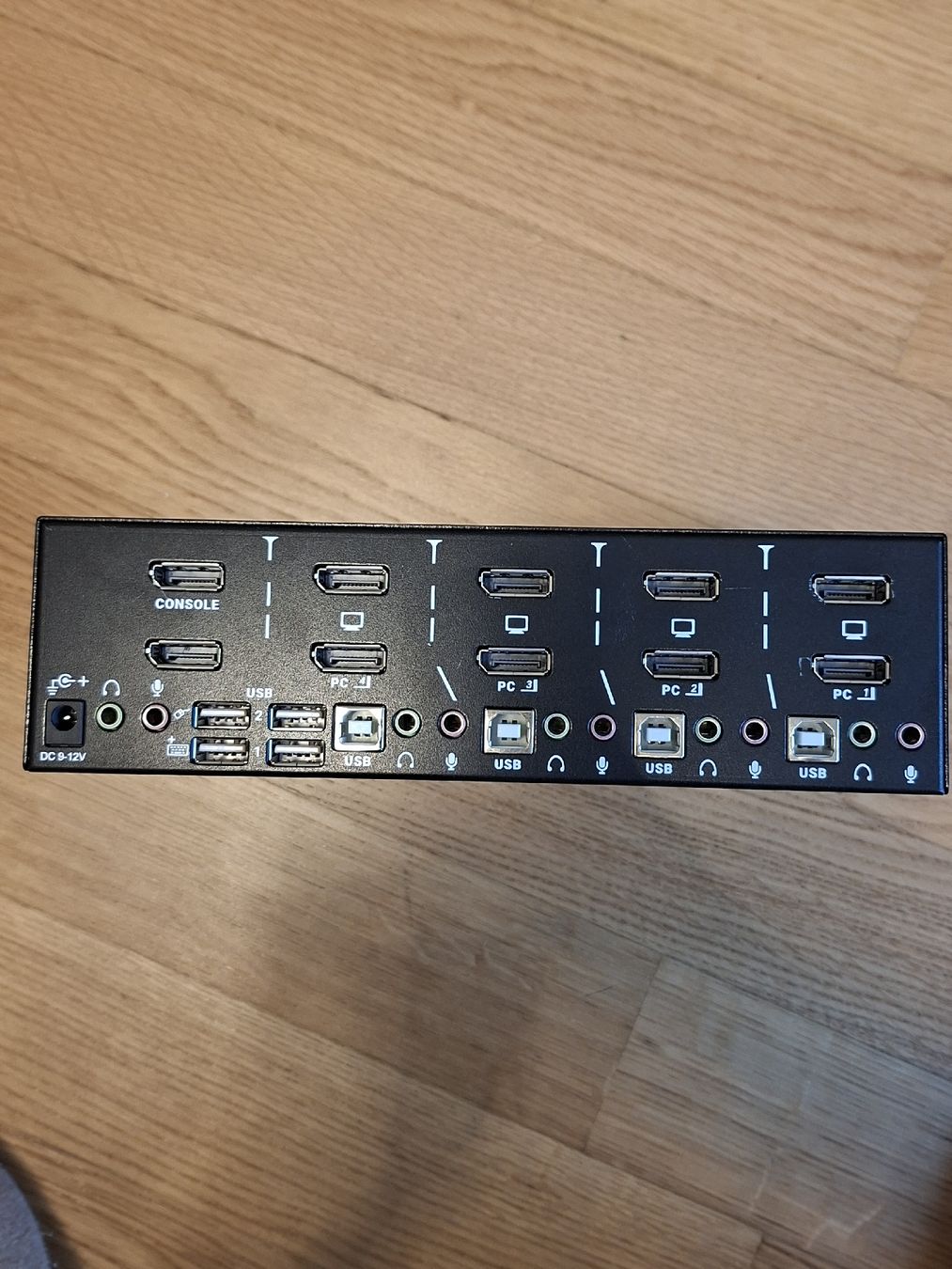 Hub & Switch: Articona 4 Port KVM-Switch von StarTech – Usato da Kehrsatz venduto da bassooon 1
