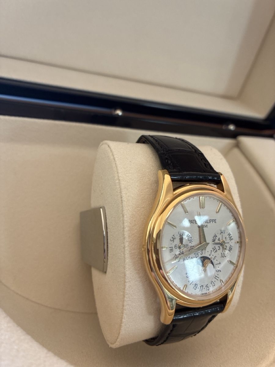 Patek Philippe Montres: Patek Philippe Perpetual Calendar – D'occasion à Pfäffikon SZ par StanleyCup 2
