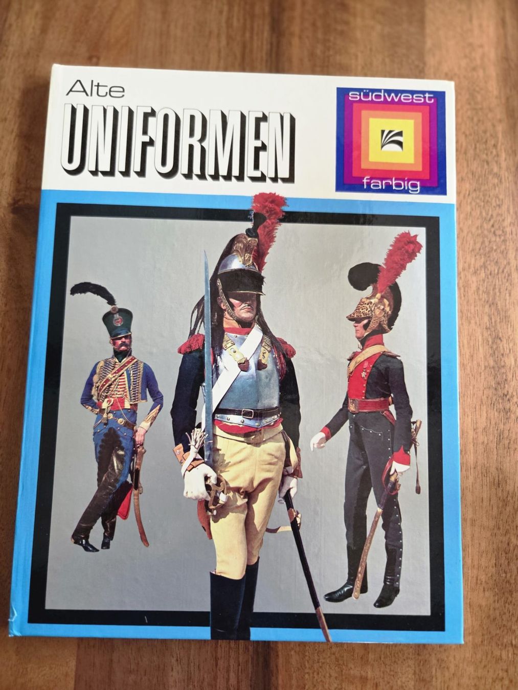 Armée suisse Armes blanches: Alte Uniformen, 65 pages – D'occasion à Choëx par Solmo51