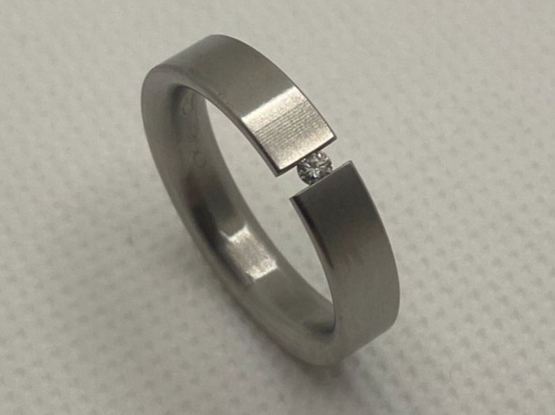 Anelli: Spannring / Palladiumring mit Brillant – Nuovo (secondo la descrizione) da Ettingen venduto da sagada81