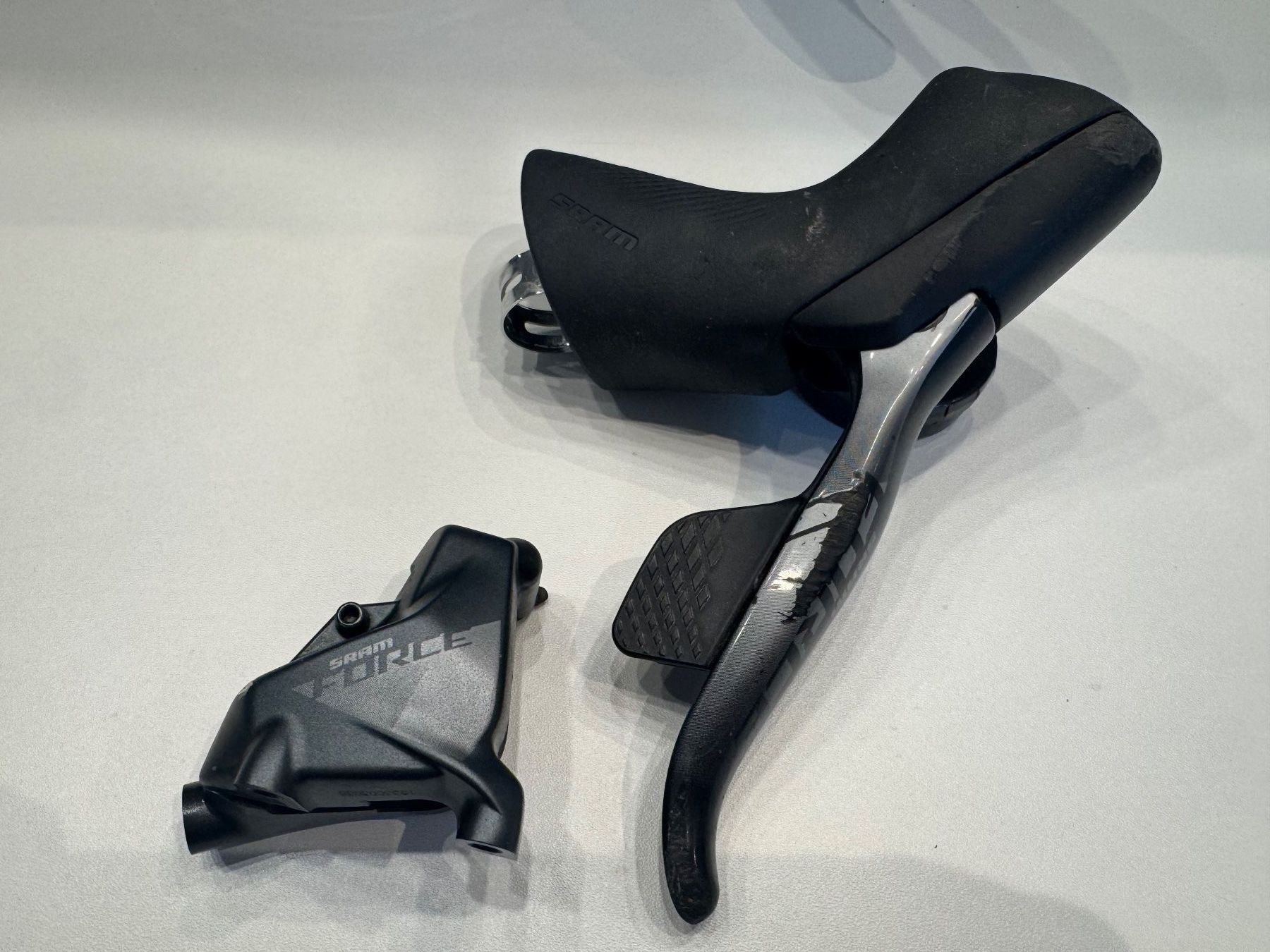 Sram Pezzi di ricambio: SRAM Force AXS eTAP Scheibenbremsen mit Brems-/Schaltgriff – Usato da Hittnau venduto da epic21 1