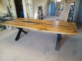 Nussbaum Massivholztisch rustikal 270 cm