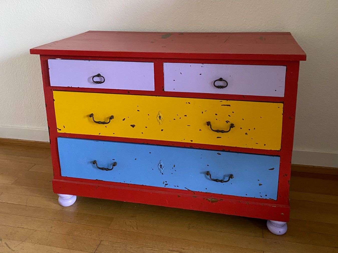 Commodes: Bunte Kommode aus Holz im Vintage-Stil – D'occasion à Basel par jeb_c2vd