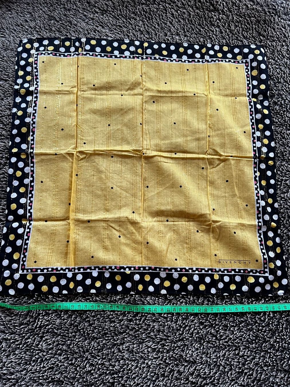 Givenchy Foulard & Sciarpe: Givenchy Baumwolltuch Gold Polka Dot 46cm – Usato da Winterthur venduto da Dejv 2