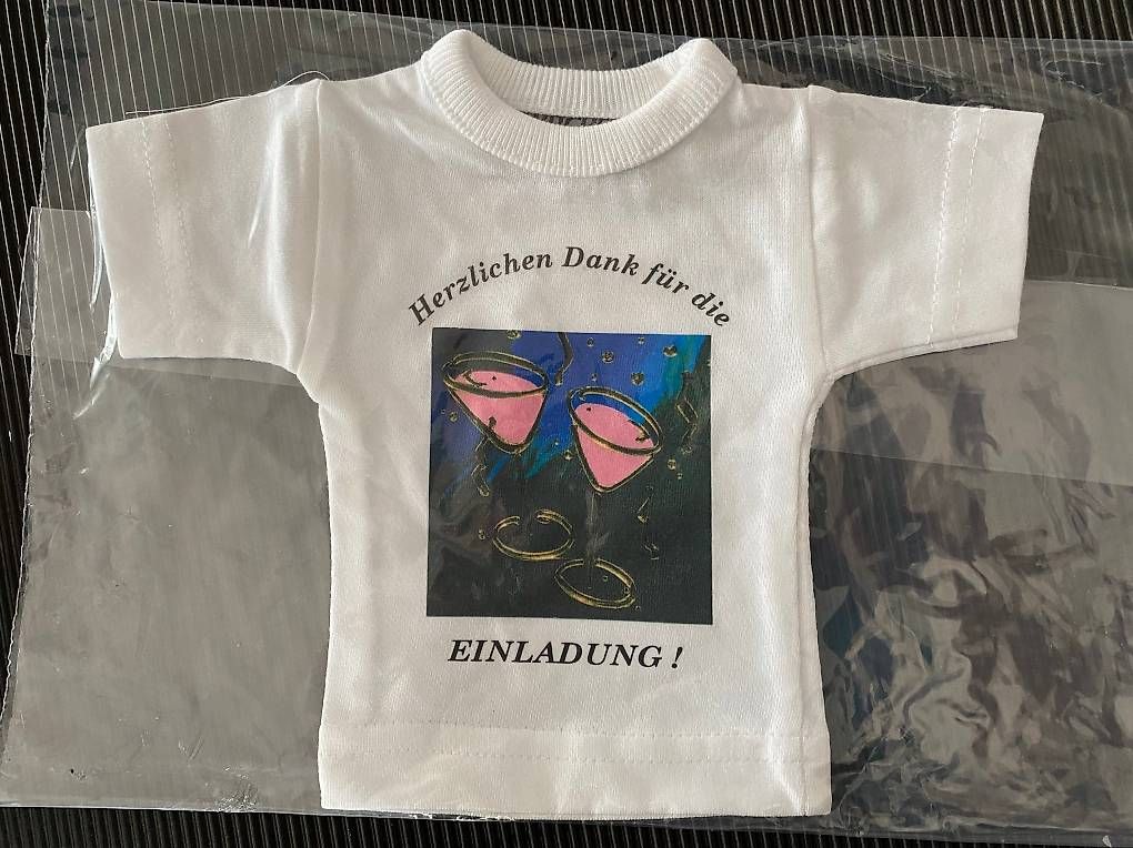 Gutscheine: Mini/Flaschen T-Shirtli – Neu (gemäss Beschreibung) aus Egg SZ von irbaku