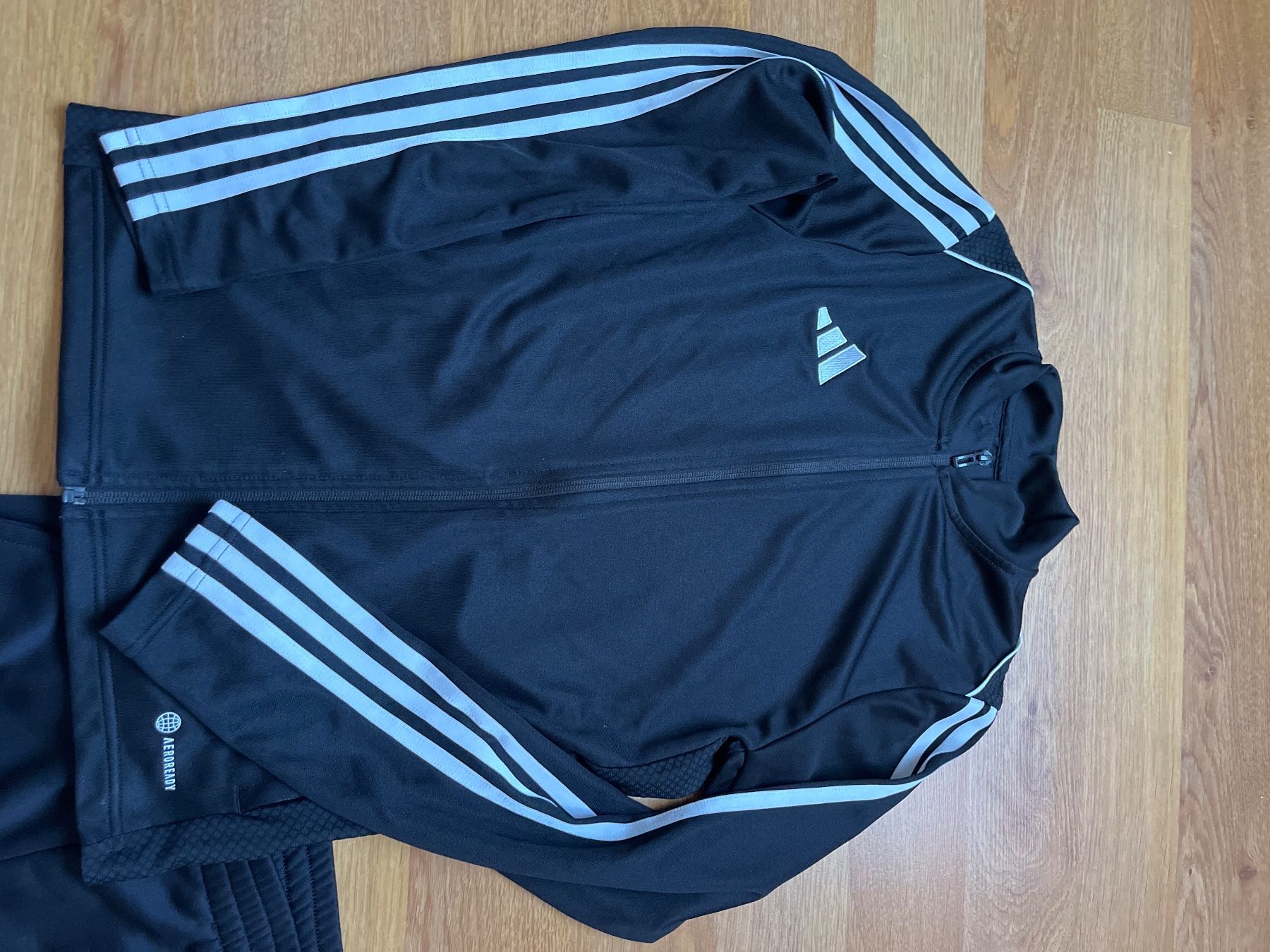 Adidas Lotti & Set di vestiti: Ensemble (Adidas et Old Navy) – Nuovo e nell'imballaggio originale da Genève venduto da fyshbird 1