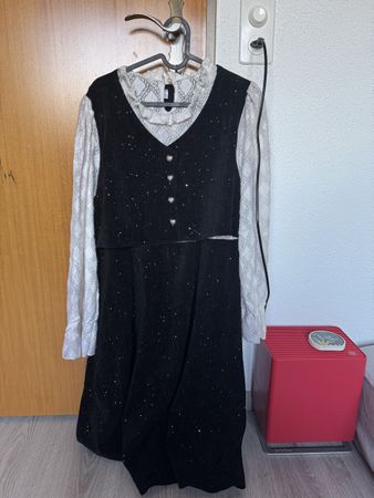 Schickes Samt-Kleid mit Spitze, perfekt für den Winter!