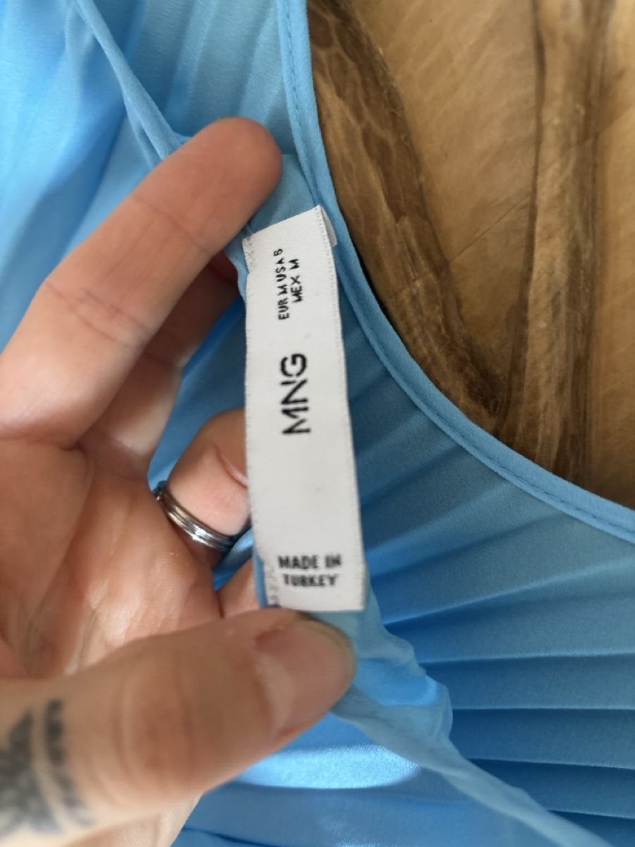 Mango Kleider: Kleid mit Falten hellblau Grösse M neuwertig – Neu (gemäss Beschreibung) aus Rickenbach ZH von mar_p6sg 1