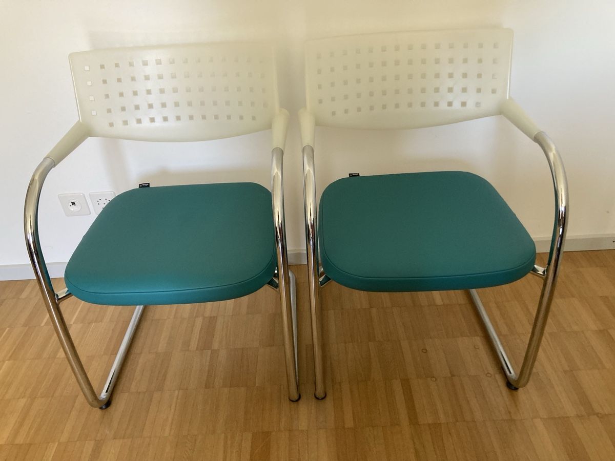 Vitra Sedie: 2 Vitra Freischwinger Stühle – Usato da Zwingen venduto da Kult2000