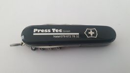 Ein Victorinox Sackmesser / OFFICIER SUISSE mit Logo
