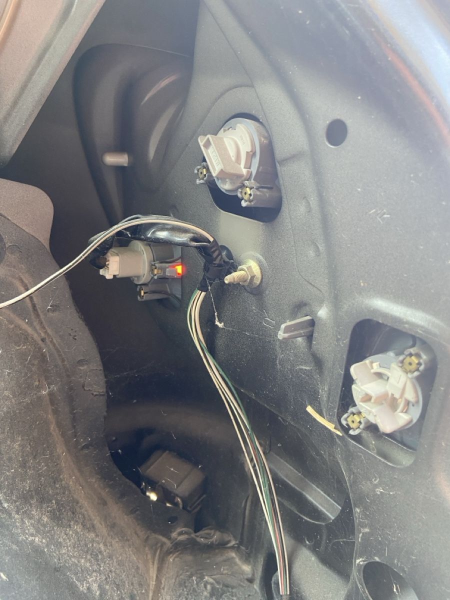 Toyota Tutti pezzi di ricambio auto: Toyota Yaris Rückleuchte – Usato da Hettiswil venduto da Lukezero02 1