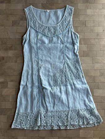 Kleid kurz hellblau Grösse S mit Spitze