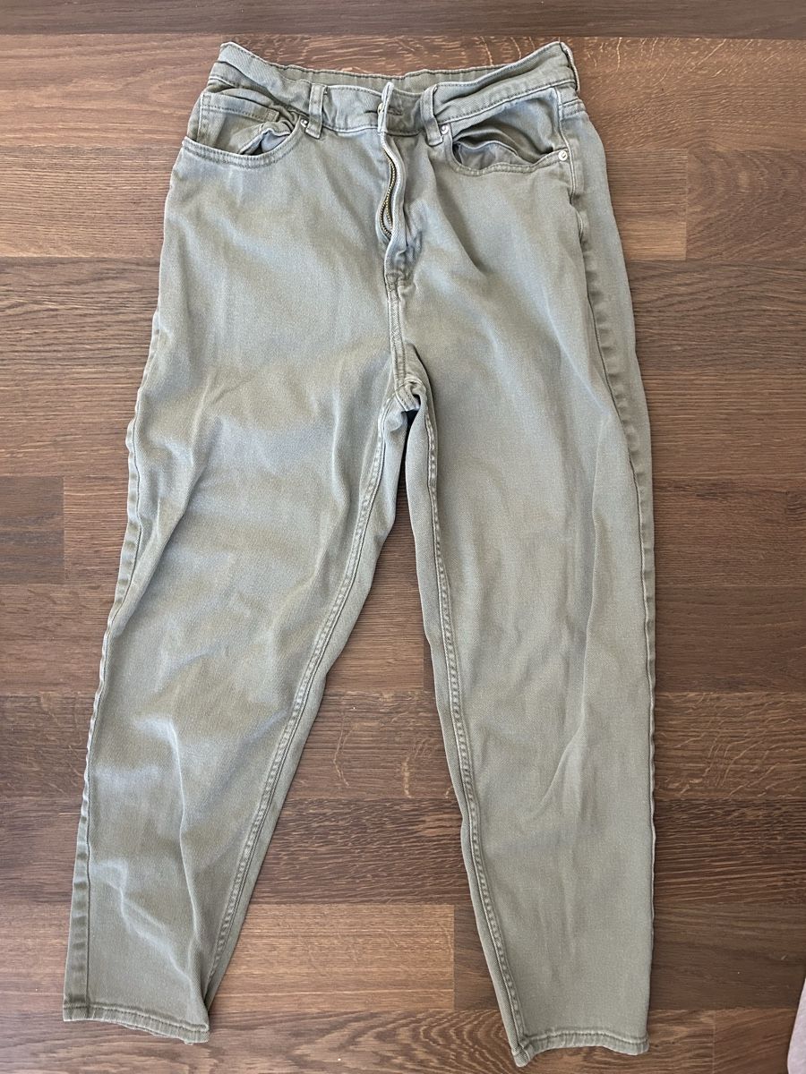 H&M Jeans: H&M divided size 38 olive green  – Usato da Epalinges venduto da kat_lyp6