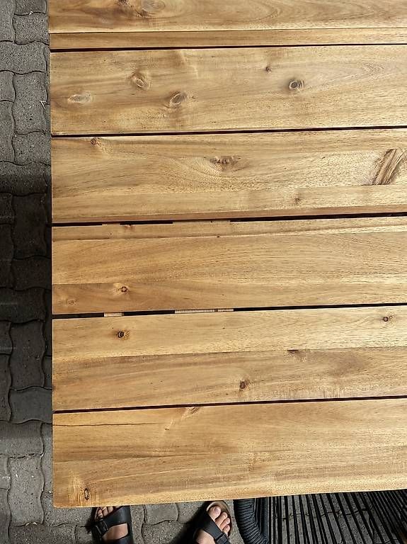 Tavoli: Gartentisch Holz mit Korbstühlen – Usato da Adligenswil venduto da g-day-mate 4
