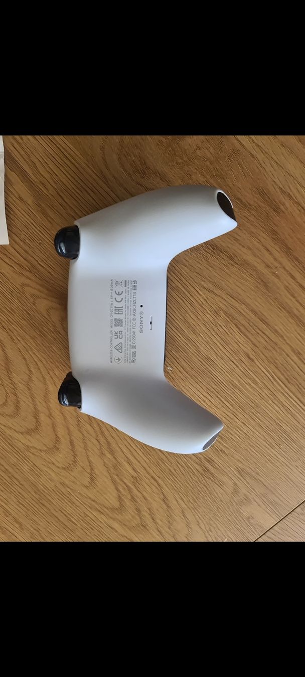 Sony Controller: Sony DualSense Controller weiss PS5 neuwertig  – Nuovo (secondo la descrizione) da Emmenbrücke venduto da gatasalvache 1