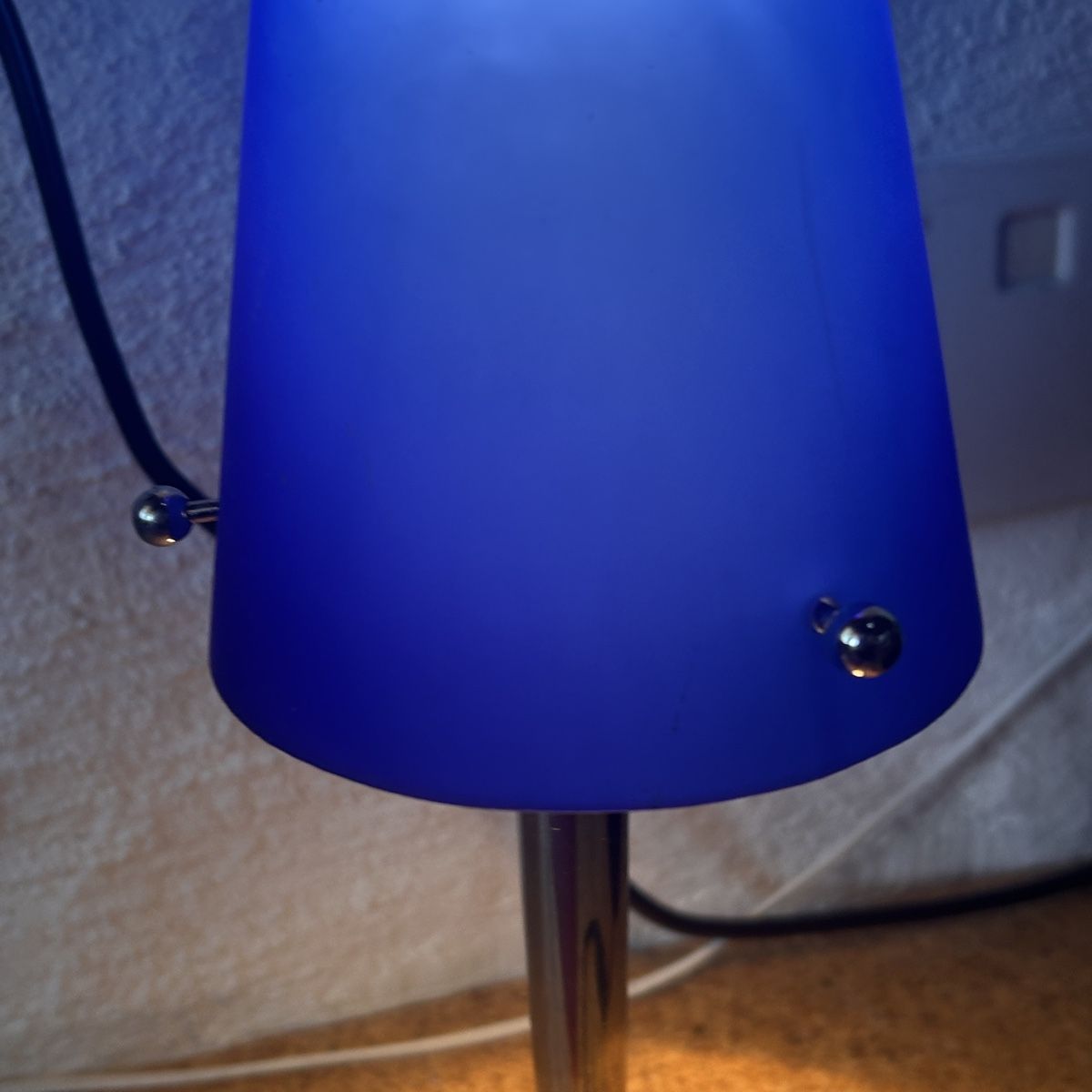 Lampade: blaue Tischlampe Chromfuss artdeko – Usato da Laufen venduto da belleskulptur 3