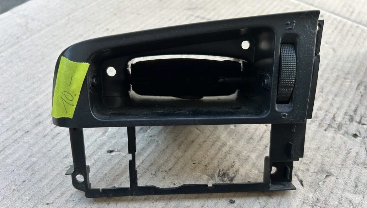 Volkswagen Tutti pezzi di ricambio auto: Tableau de bord VW golf 3  – Usato da Muraz (Collombey) venduto da Wolfdog1978 4