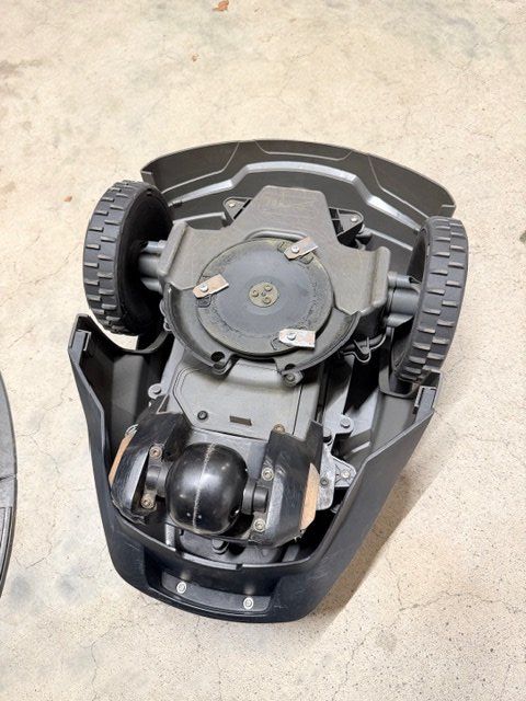 Husqvarna Tagliaerba: Husqvarna AutoMower 305 Rasenroboter – Usato da Lenzburg venduto da billistar 2