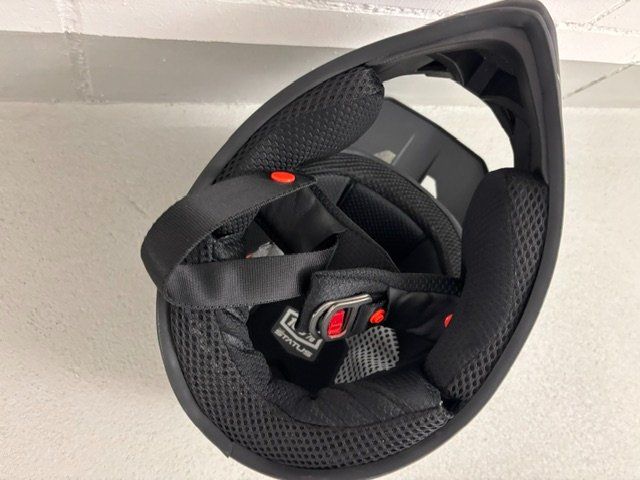 Helme: 100% Hundred Percent Kinder Velo Helm – Gebraucht aus Münsingen von Mfred1 2