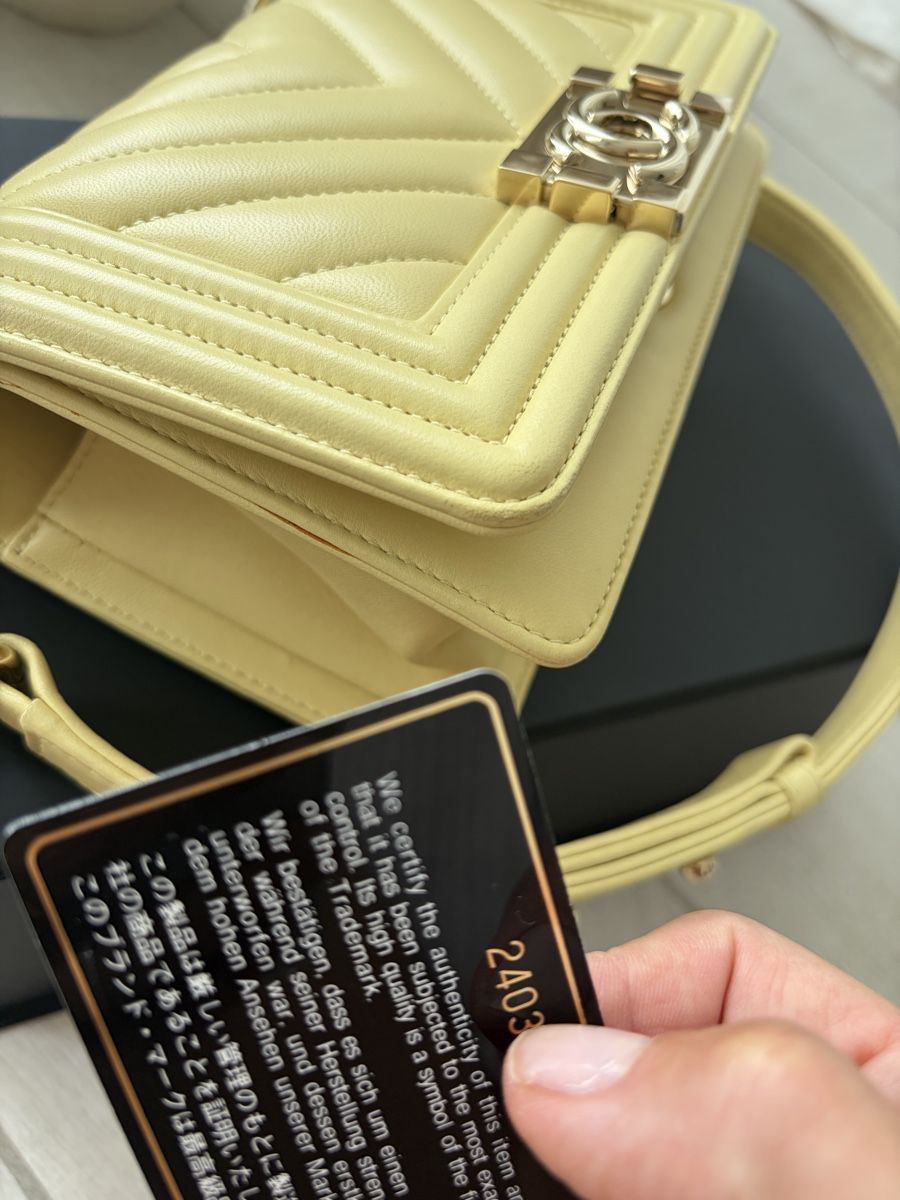 Chanel Borse da donna: Chanel le Boy Mini Chevron jaune tendre  – Usato da Port venduto da Flaconoir 7