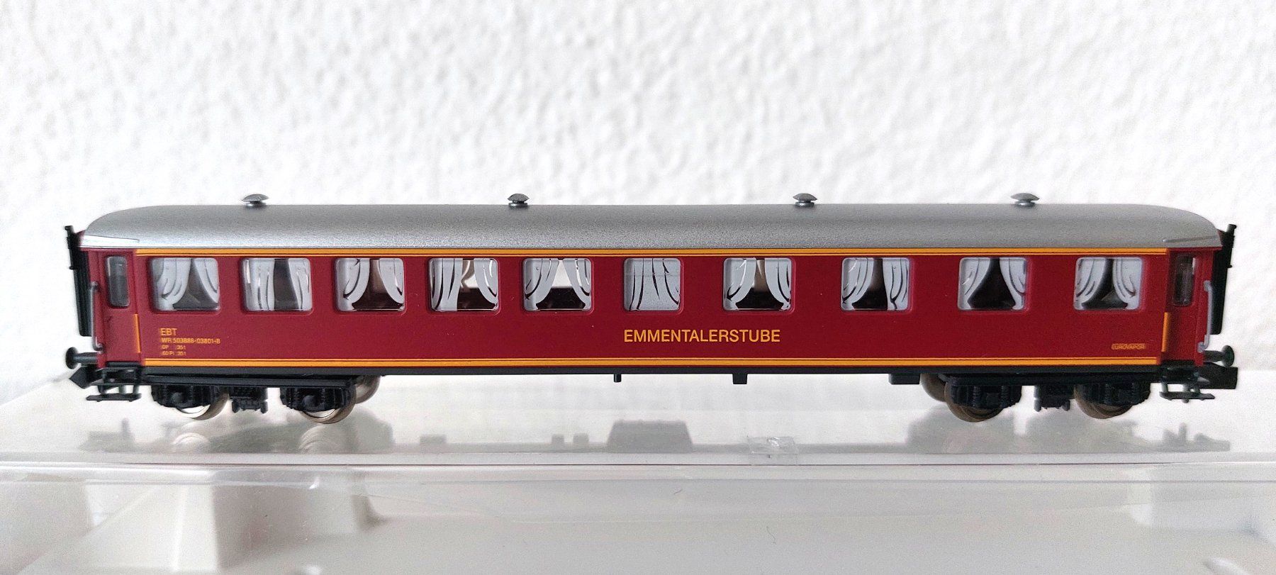 Fleischmann Modelleisenbahnen: Fleischmann Nostalgiespeisewagen "Emmentalerstube" der BLS. – Neu und originalverpackt aus Biberist von Ntrains 3