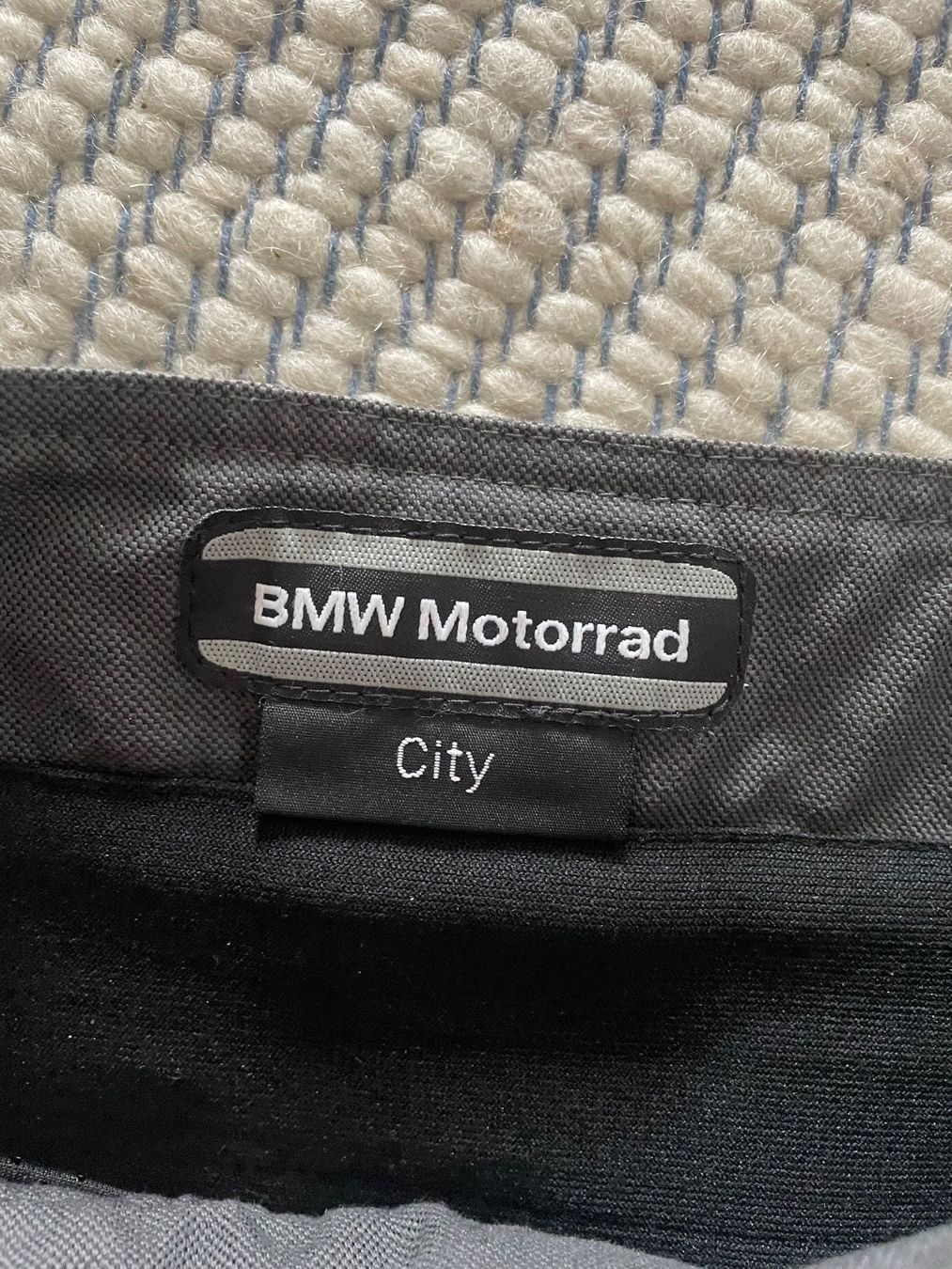 BMW Pantaloni: Pantalon de moto BMW gris taille M – Usato da La Chaux-de-Fonds venduto da JeanSeb 5