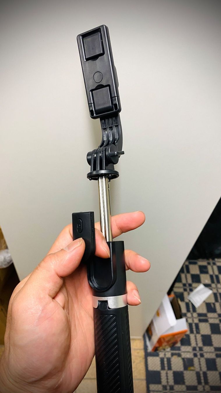 Stative & Köpfe: Pêche selfie stick rotatif en trépieds télécommande 103cm – Neu und originalverpackt aus Morges von All4nature 4