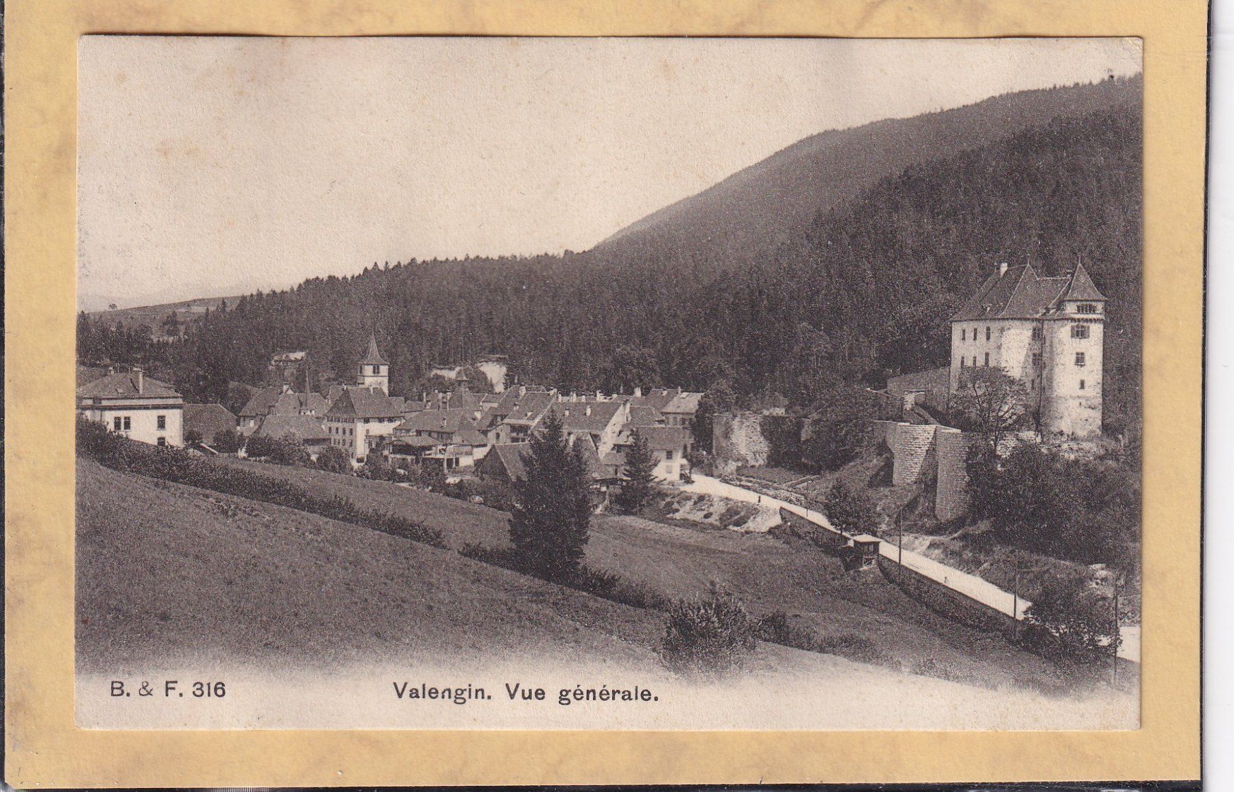 Cartes postales: Valangin - vue générale – D'occasion à Orvin par Pyaeschli
